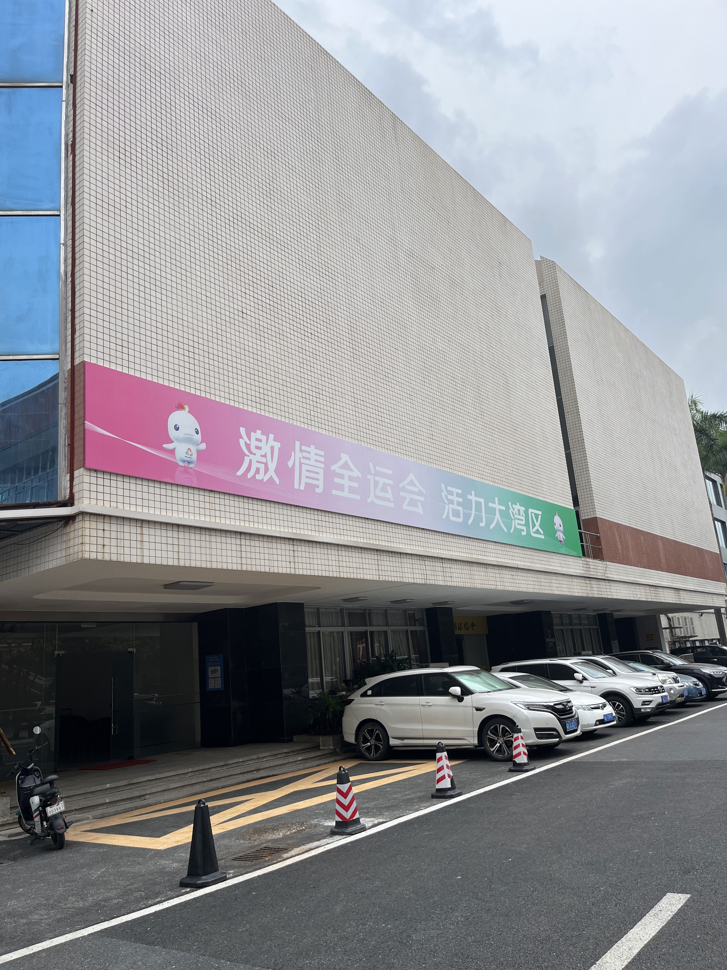 面对众多媒 面对众多媒